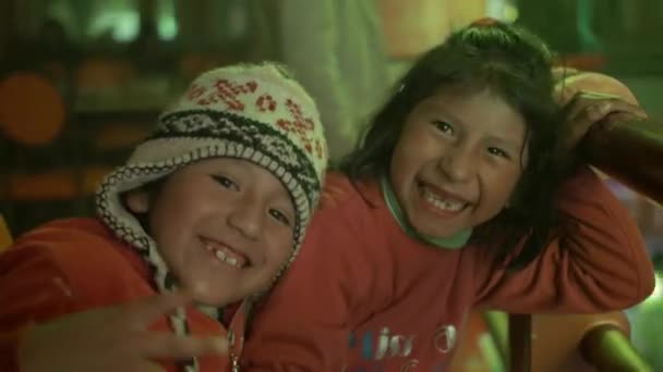 Alto Paz Bolivia 2015 Little Indigenous Girls Posing Hands Smiling — 비디오