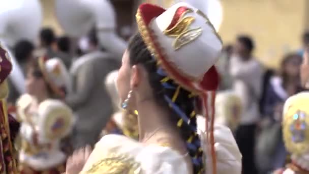 Сукре Чукисака Боливия Сентября 2013 Типичная Фольклорная Боливийская Танцевальная Группа — стоковое видео