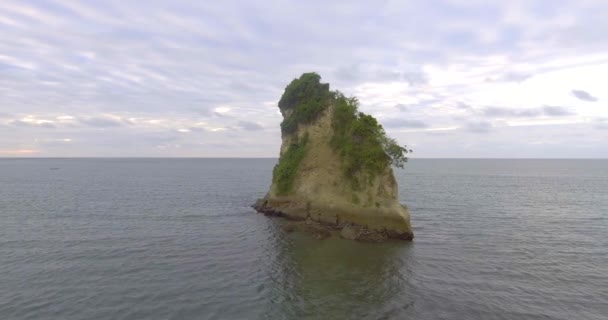 Piccola Isola Forma Pezzo Formaggio Molto Vicino Alla Spiaggia Morro — Video Stock