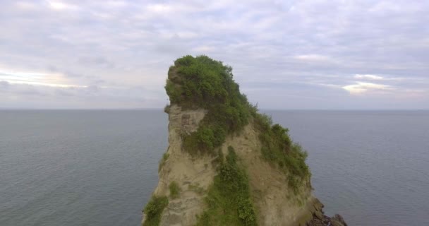 Pequena Ilha Forma Pedaço Queijo Muito Perto Praia Morro Oceano — Vídeo de Stock