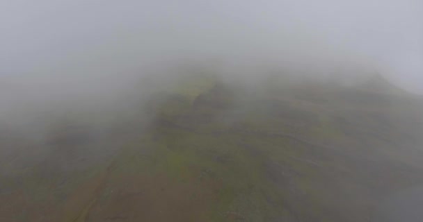 Πυκνή Ομίχλη Μεταξύ Των Λόφων Της Κοινότητας Sorata Στη Paz — Αρχείο Βίντεο