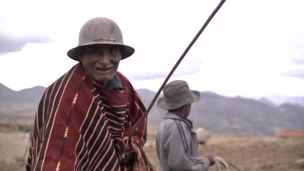 安哥拉 Chuquisaca Bolivia November 2014 Brown Man Indigenous Features Traditional — 图库视频影像