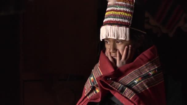 Angola Chuquisaca Bolivia November 2014 Meisje Met Inheemse Eigenschappen Traditionele — Stockvideo
