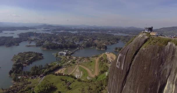 Taşın Manzarası Guatap Peol Adalara Benzeyen Küçük Tepelerin Yamaçları — Stok video