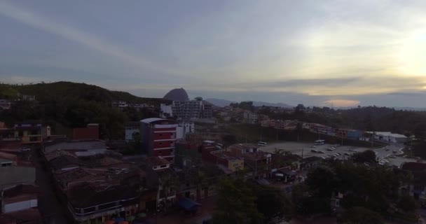 Vista Aérea Aldea Guatape Una Tarde Ligeramente Nublada — Vídeo de stock