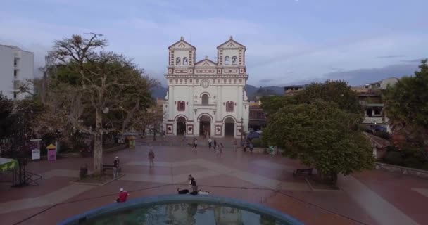 Guatape Antiokvia Kolumbie Srpna 2019 Hlavní Náměstí Před Vesnickým Kostelem — Stock video