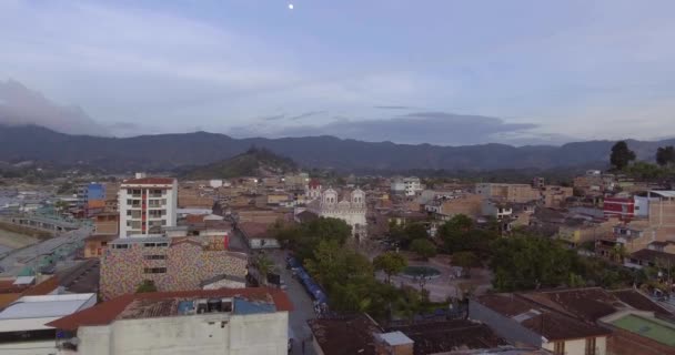 Guatape Antioquia Kolumbia 2019 Augusztus Tér Falu Temploma Előtt Több — Stock videók