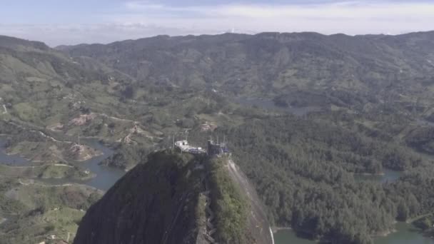 Vista Pedra Guatap Peol Encostas Das Pequenas Colinas Que Rodeiam — Vídeo de Stock