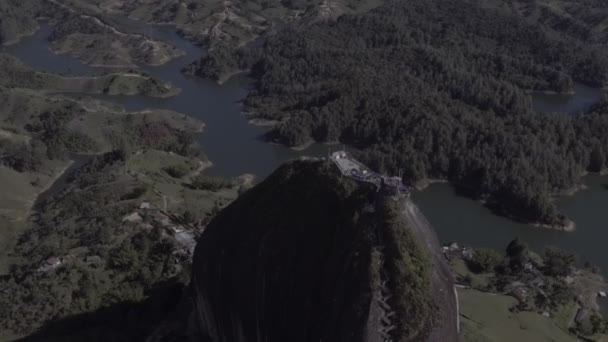 Blick Auf Den Stein Den Guatap Peol Und Die Ihn — Stockvideo