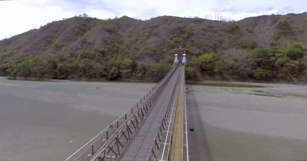 Suspended Bridge Connecting Olaya City Santa City Ξύλινες Σανίδες Πεζόδρομο — Αρχείο Βίντεο