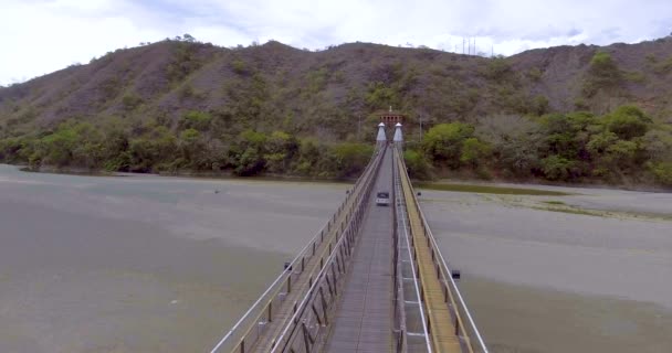 Most Podwieszany Łączący Miasto Olaya Miasto Santa Drewnianymi Deskami Częścią — Wideo stockowe