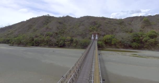 Ponte Sospeso Che Collega Olaya City Santa City Con Tavole — Video Stock