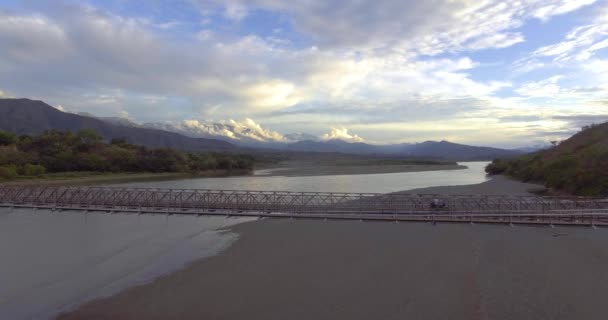 Puente Colgante Que Conecta Ciudad Olaya Ciudad Santa Con Tablones — Vídeos de Stock