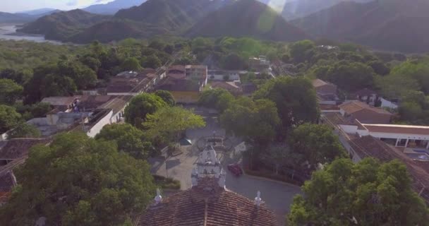 Olaya Antioquia Kolumbia Január 2020 Szökőkút Tér Közepén Kisbusz Parkolt — Stock videók