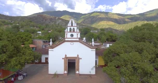 Olaya Antioquia Colombia Ιανουαρίου 2020 Εκκλησία Μικρού Χωριού Πολλά Σπίτια — Αρχείο Βίντεο