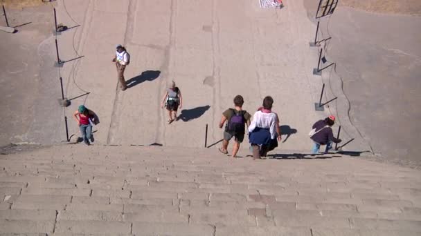 Michoacn Ocampo México Novembro 2011 Turistas Escalando Escadas Caminhando Pirâmide — Vídeo de Stock