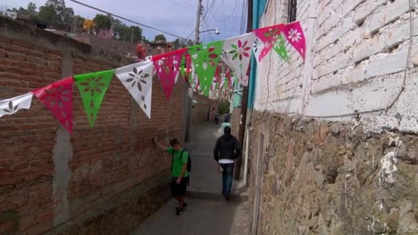 Guanajuato México Enero 2011 Joven Hombre Blanco Caminando Perdido Callejones — Vídeo de stock