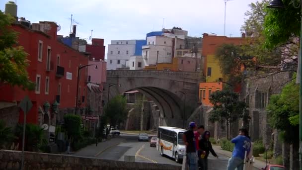 Guanajuato México Enero 2011 Los Coches Pasan Por Puente — Vídeos de Stock