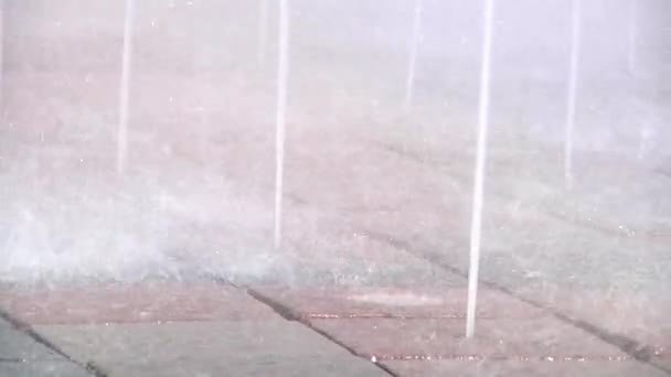 墨西哥米却肯州莫雷利亚广场地面上的水壶 — 图库视频影像