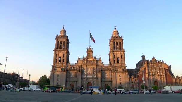 メキシコD メキシコ 憲法広場 国の旗の炎を持つZcaloとして知られている — ストック動画