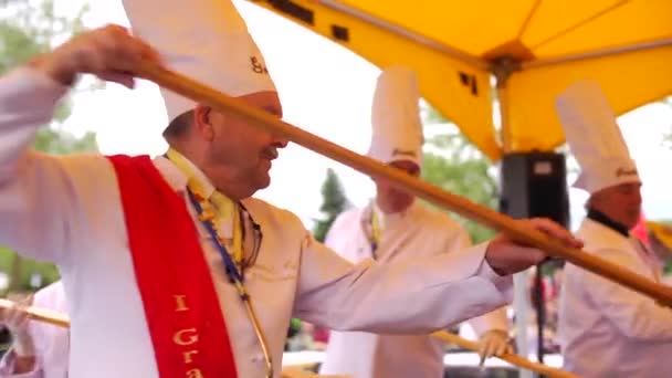 Granby Quebec Kanada Czerwca 2011 Starsi Mężczyźni Kapeluszach Szefa Kuchni — Wideo stockowe