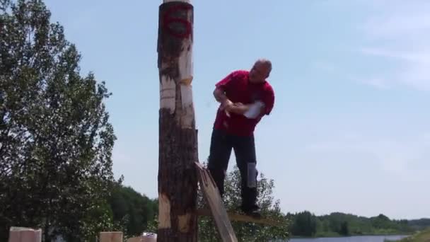 Senneterre Quebec Canadá Julho 2011 Homem Caucasiano Está Uma Tábua — Vídeo de Stock