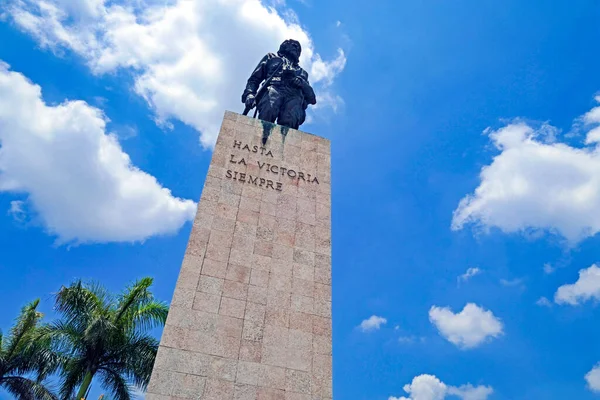 サンタクララ ヴィラ クララ キューバ 2018年3月29日 ラテンアメリカの抑圧と戦ったアルゼンチン革命ゲリラ エルチェ ゲバラの像 — ストック写真
