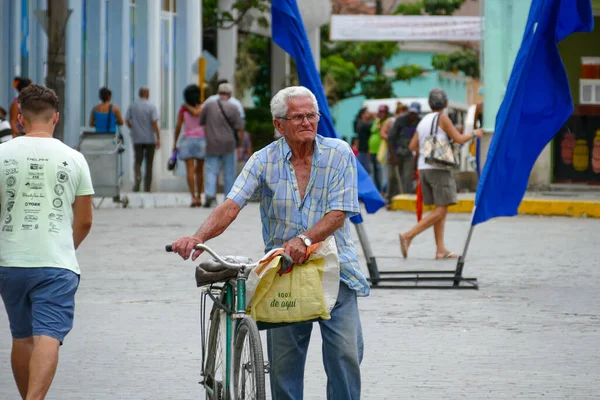 Santa Clara Villa Clara Küba Nisan 2018 Gözlüklü Yaşlı Adam — Stok fotoğraf
