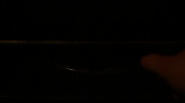 Fırını açan kişi ısıtmayı başlatır