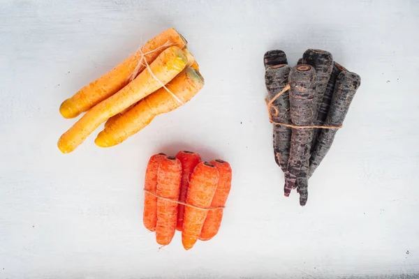 Variety Purple Yellow Orange Carrots Tied Together — Stock Photo, Image