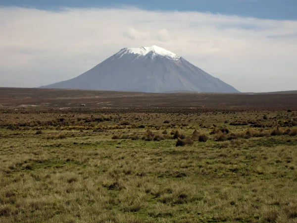Veduta Del Vulcano Dalla Pampa Arequipa Perù — Foto Stock