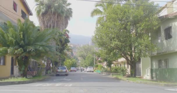 Medellín Antioquia Colômbia Setembro 2020 Poucos Carros Estacionados Uma Rua — Vídeo de Stock