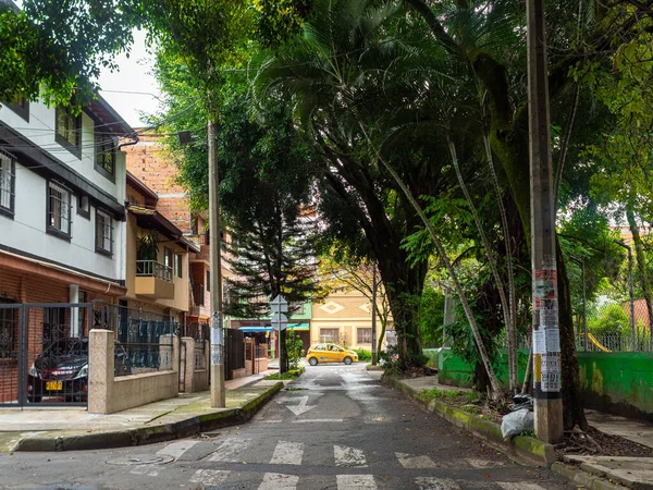 Medellín Antioquia Colômbia Setembro 2020 Rua Tranquila Com Pequenas Casas — Fotografia de Stock