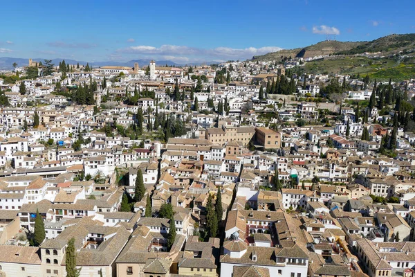Güneşli bir günde Güzel Koloni Granadası, Endülüs / İspanya 'nın Şehir ve Tepesi Manzarası