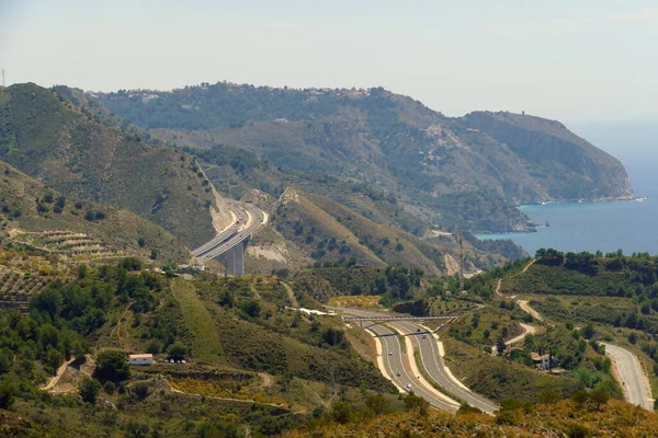 Widok Autostradę Wokół Gór Nad Morzem Alborańskim Nerja Malaga Hiszpania — Zdjęcie stockowe