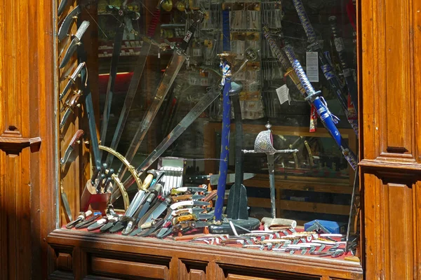 Toledo Spain April 2015 Antique Store Many Knife Samples Showcase — стокове фото