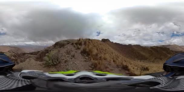 Vue 360 Degrés Touriste Explorant Dans Les Montagnes Coucher Soleil — Video