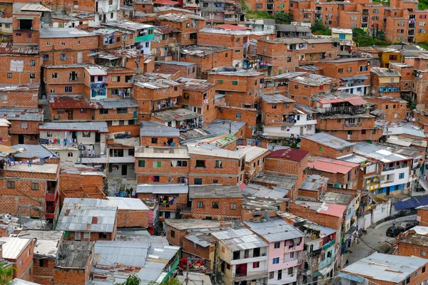 Medellin, Antioquia / Kolombiya - 22 Nisan 2019: Comuna 13, Turistik Sanatsal Kentsel Etki Tarihi Mahallesi