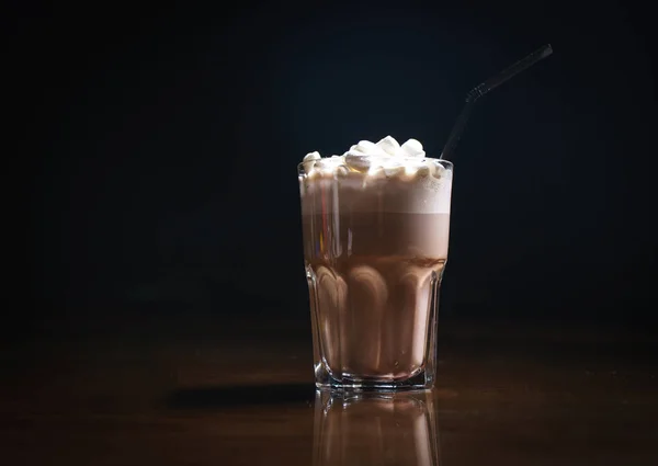 Kaffedrycker Svart Bakgrund Kaffe Ett Svart Bord Kallt Kaffe Latte — Stockfoto