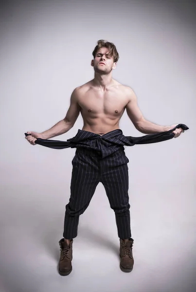 Portrét Pohledného Mužského Modelu Muž Stylovém Oblečení — Stock fotografie