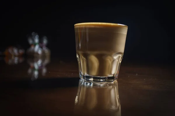 Kaffedrycker Svart Bakgrund Kaffe Ett Svart Bord Kallt Kaffe Latte — Stockfoto