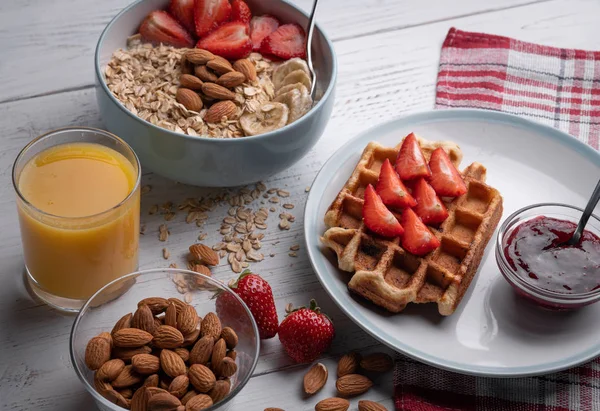 Café Manhã Aveia Tradicional Com Frutas Waffle Belgas Com Morango — Fotografia de Stock