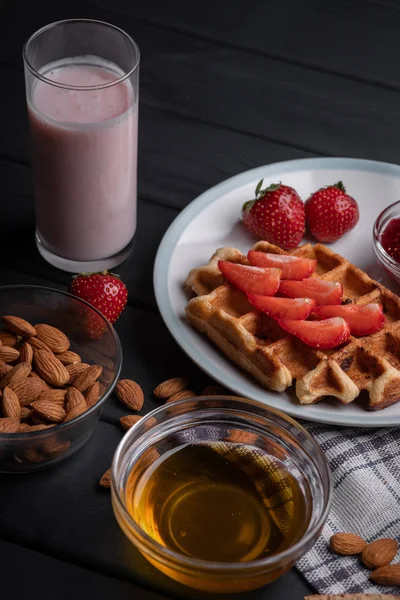 Pequeno Almoço Doce Waffle Com Baga Comida Deliciosa Sobremesa Belga — Fotografia de Stock