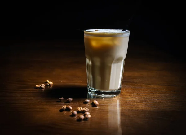 Kaffedrycker Svart Bakgrund Kaffe Ett Svart Bord Kallt Kaffe Latte — Stockfoto