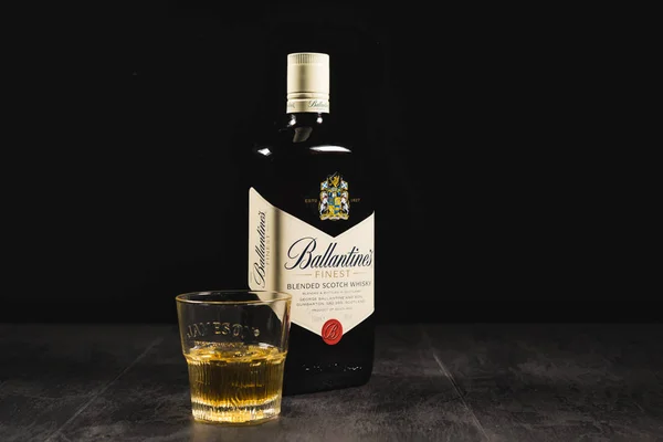 Kiev Ucrânia Novembro 2018 Ballantine Segundo Whisky Escocês Mais Vendido — Fotografia de Stock