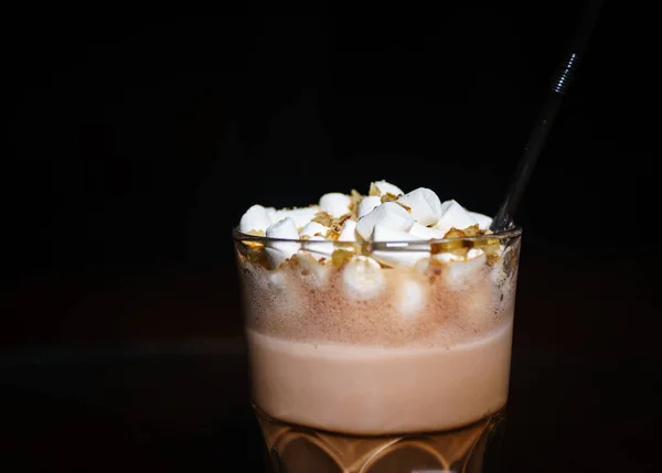 Kaffeegetränke Auf Schwarzem Hintergrund Kaffee Auf Einem Schwarzen Tisch Kalter — Stockfoto