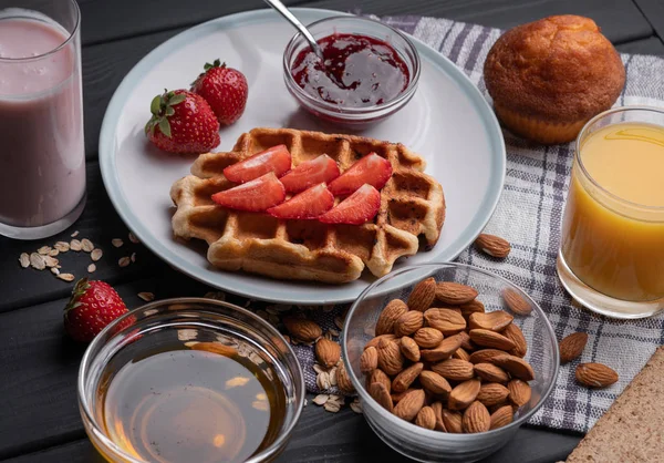 Waffle Crocante Com Frutas Para Café Manhã Comida Saudável Pratos — Fotografia de Stock