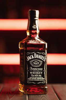 Kiev, Ukrayna - 09.10.2019. Jack Daniel 's, Tennessee viskisinin bir markası ve dünyada en çok satan Amerikan viskisi.
