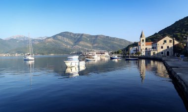 Güzel manzara ile Akdeniz kasabası, Karadağ, Europe
