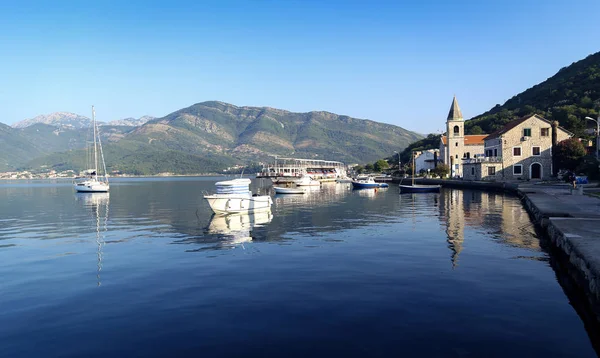  Güzel manzara ile Akdeniz kasabası, Karadağ, Europe